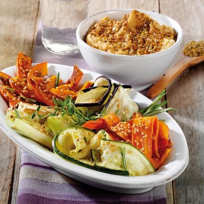 Ovengroenten met hummus-dip
